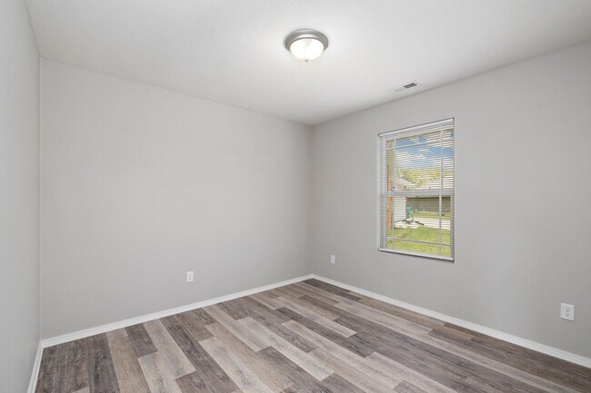 Building Photo - 1119 S Calabria Ave