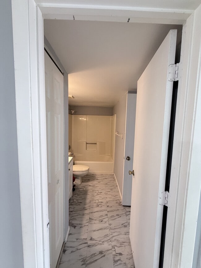 Building Photo - 5628 Blue Shadows Ct