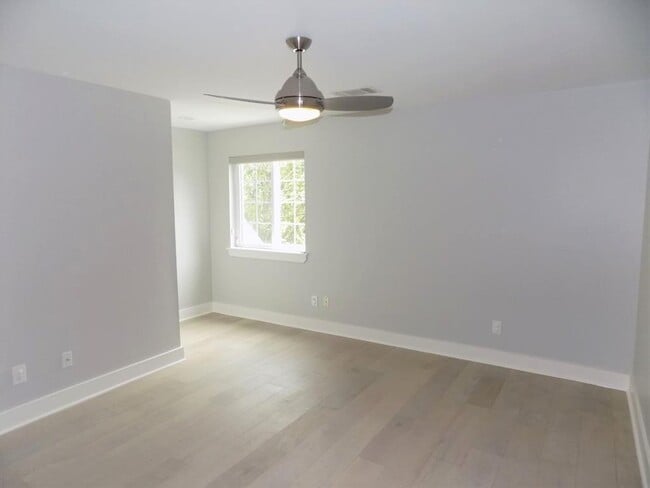 Building Photo - 4254 Bissonnet St