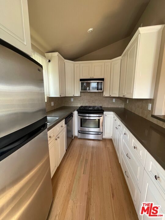 Building Photo - 8503 Lilienthal Ave