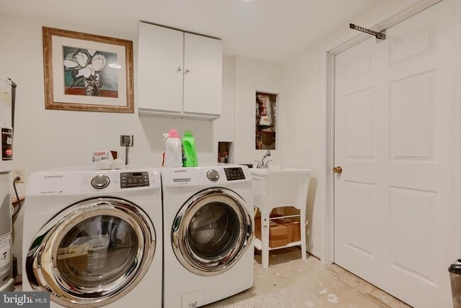 Building Photo - 6608 Ducketts Ln