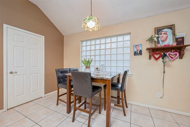 Building Photo - 10323 Emerald Pine Dr