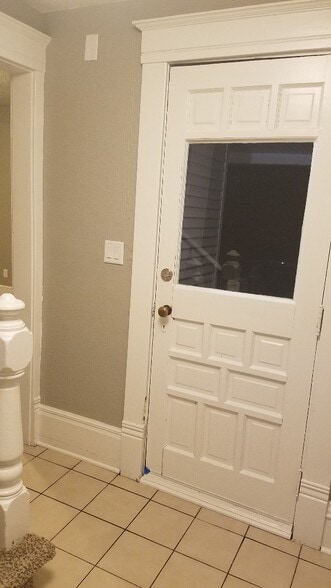 Building Photo - 312 SW Pleasant St