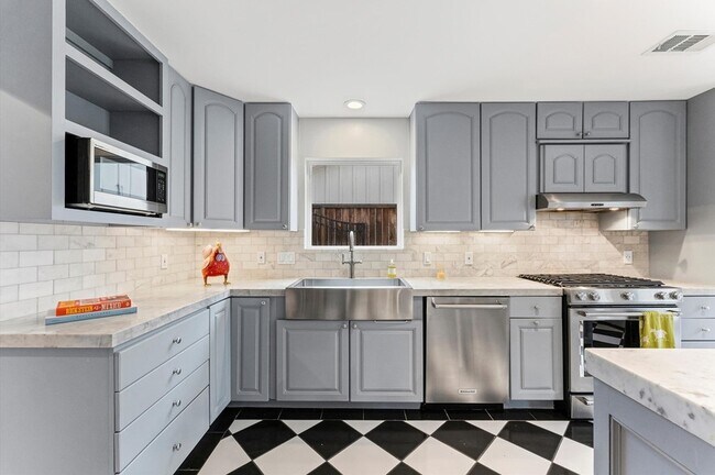 Building Photo - 6158 Burgoyne Rd