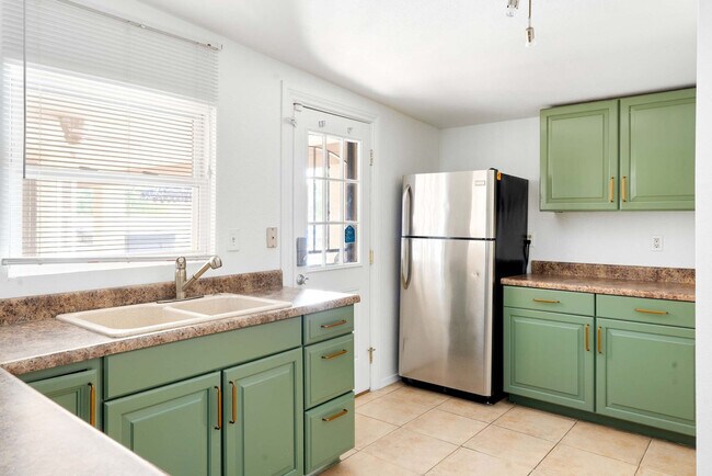 Building Photo - 6235 E Thunderbird Rd