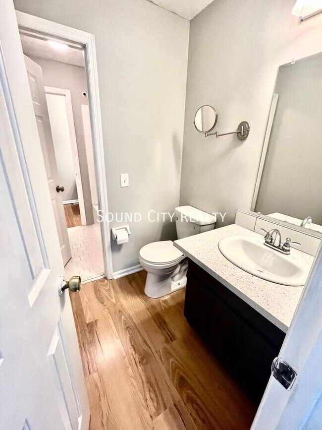 Building Photo - 238 Timberway Dr