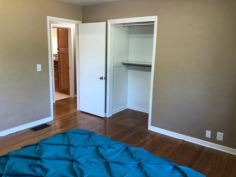 Building Photo - 131 N Hillsdale Dr