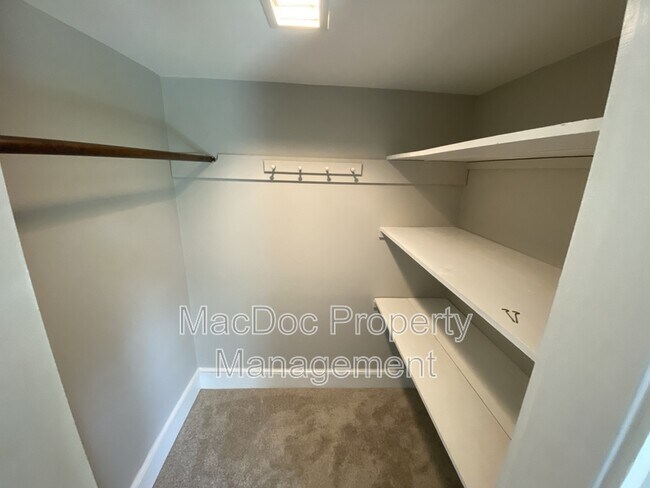 Building Photo - 210 Milford St