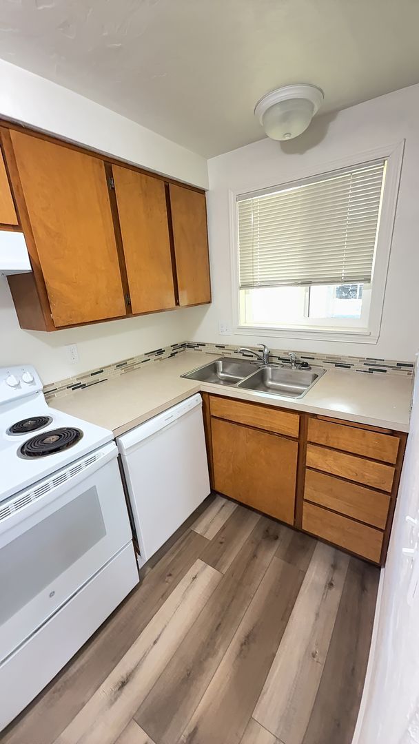Building Photo - 2 Bed, 1.5 Bath Condo in The W. Eugene Nei...