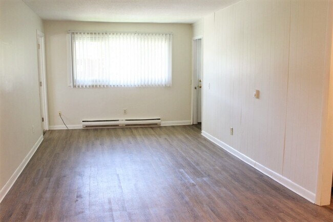 Building Photo - 10 Belchertown Rd