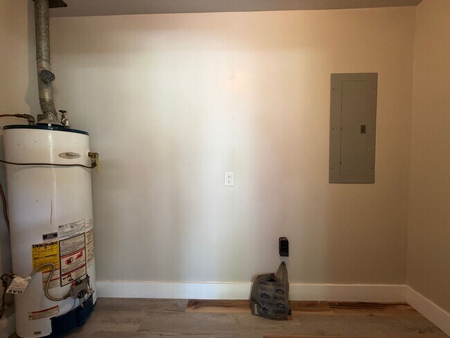Building Photo - 117 Benton Dr NW