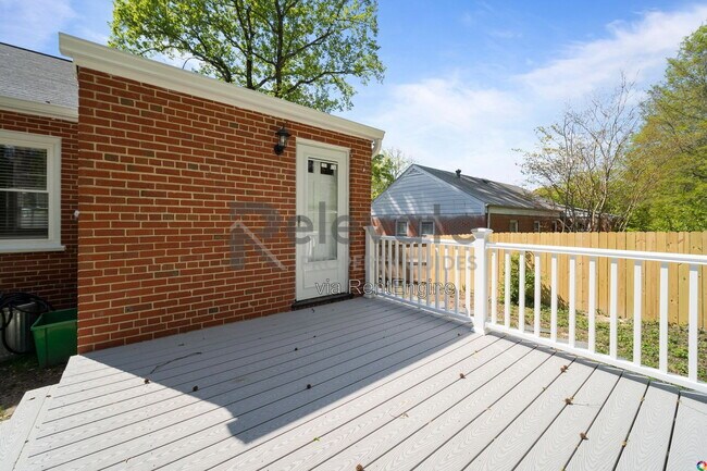 Building Photo - 9020 Weldon Dr