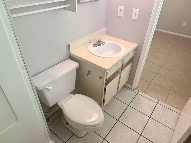 Building Photo - 3/2 in Port Richey!