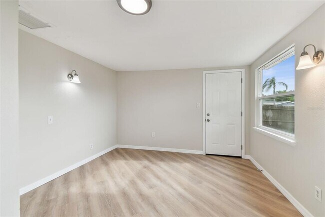 Building Photo - 4541 Daphne St