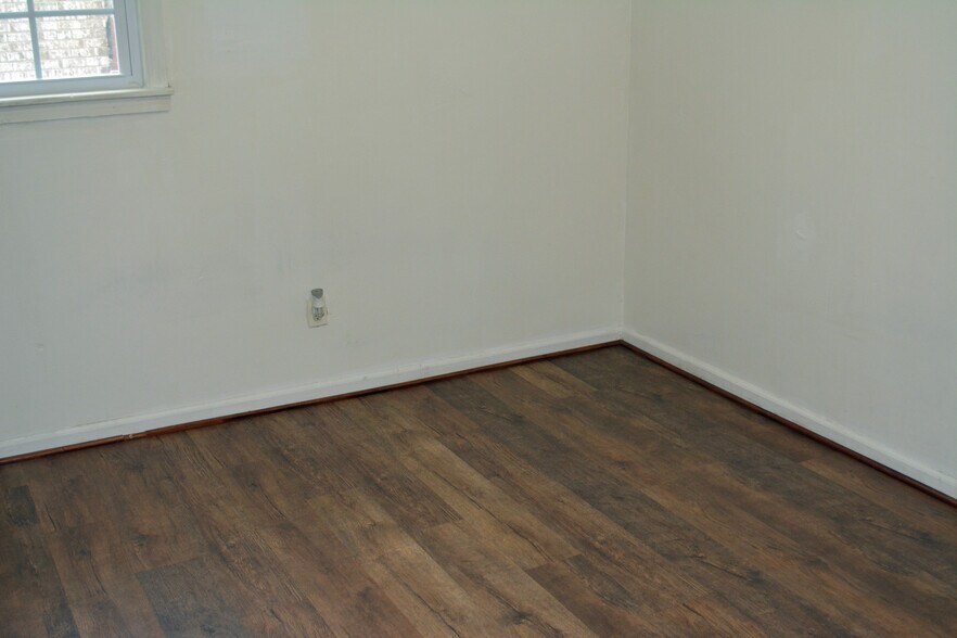 Building Photo - 712 Farrowood Dr