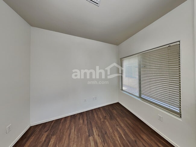 Building Photo - 7626 E Shadybrook Ln
