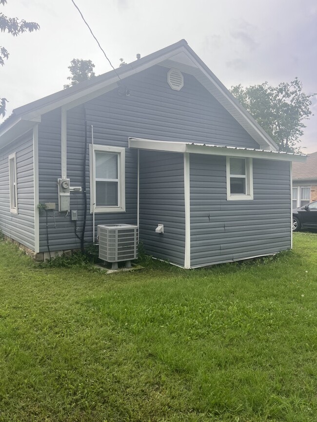 Building Photo - 214 W Rosa St