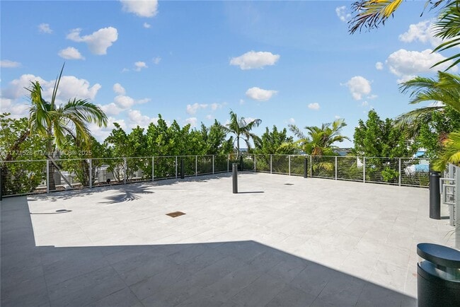 Building Photo - 10281 W Bay Harbor Dr