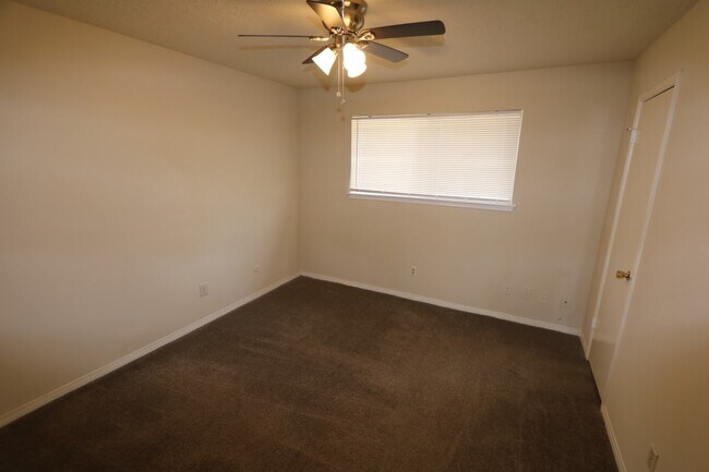 Building Photo - 6842 Ten Curves Rd