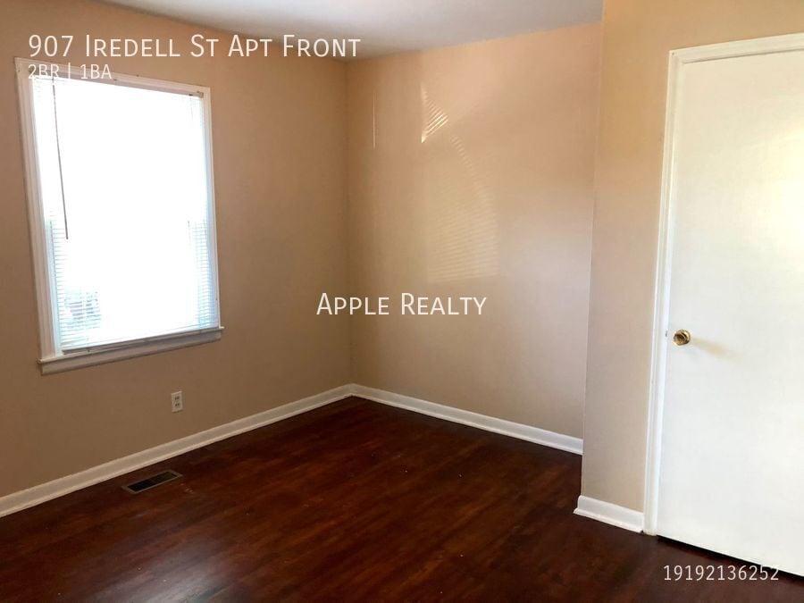 Building Photo - 907 Iredell St