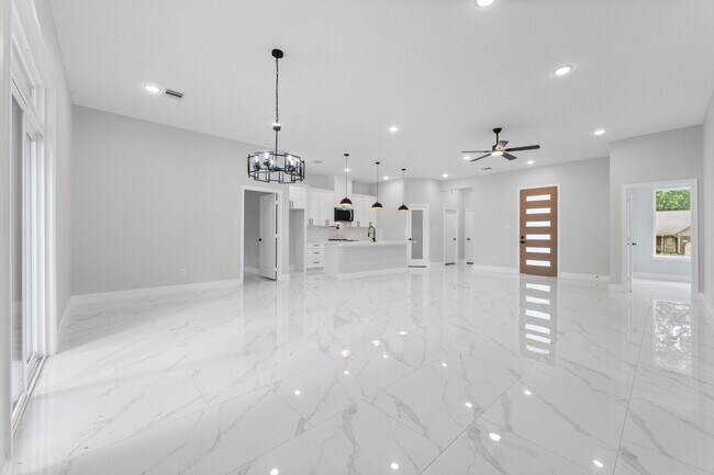 Building Photo - 327 Paradise Ln