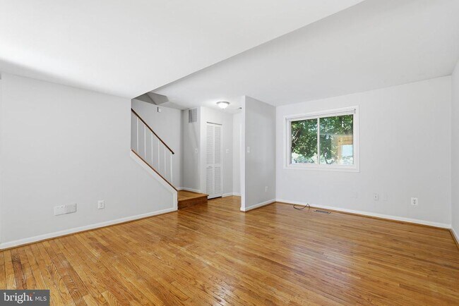 Building Photo - 1204 Brethour Ct