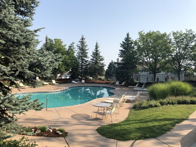 Building Photo - YOU WON'T WANT TO MISS OUT ON THIS CONDO!! 2 bed/ 2 bath Condo in Highlands Ranch!
