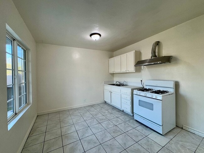 Building Photo - Available April 2026: Three Bedroom, Two Bathroom Baldwin Park House