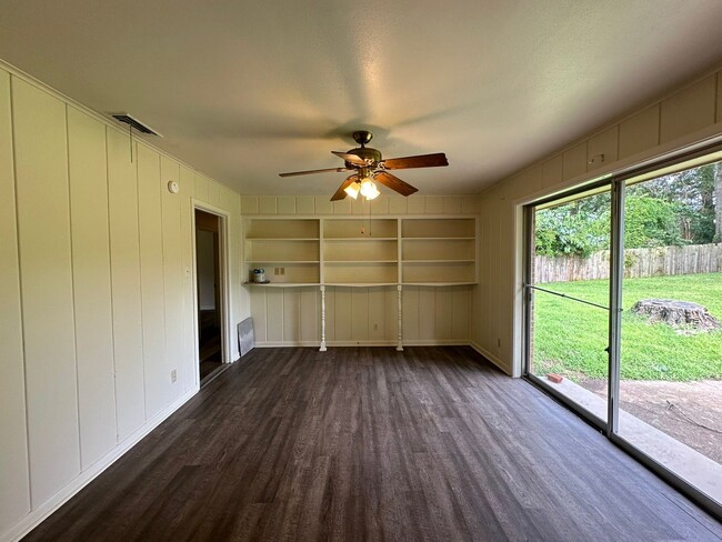 Building Photo - Beautiful 3 Bed 2 Bath in the Heart of Tyler!