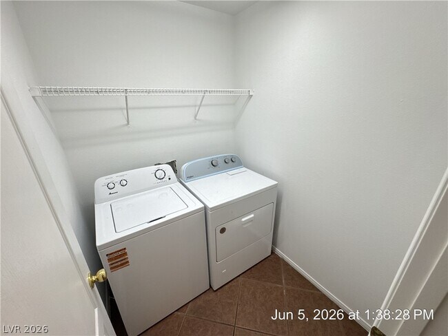 Building Photo - 2616 Courlan Dr