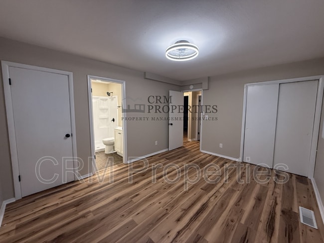 Building Photo - 5702 Mendota Dr