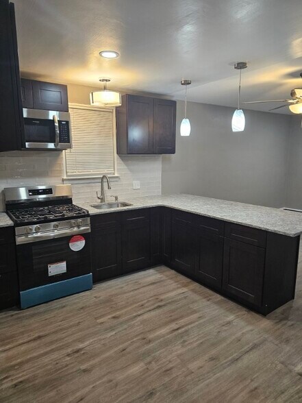 Building Photo - 215 Elbridge St