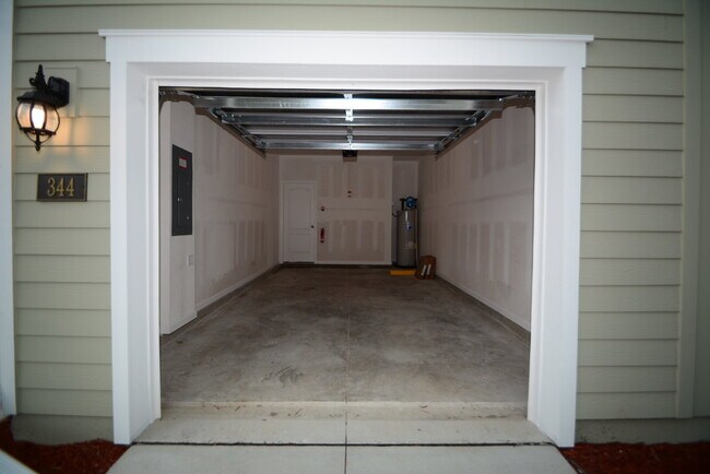 Building Photo - 344 Redbud Rd
