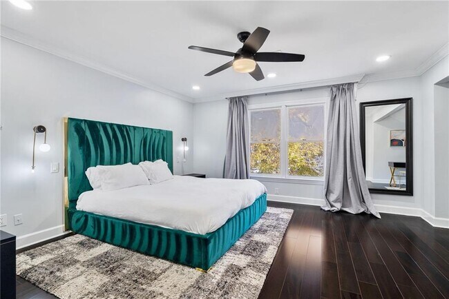 Building Photo - 4200 Roswell Rd NE