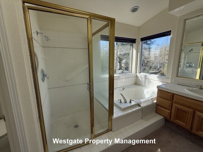 Building Photo - 545 Almanor St