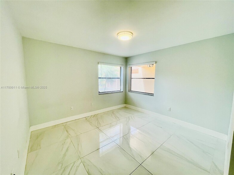 Building Photo - 11325 SW 9th Ct