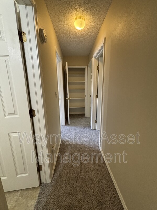 Building Photo - 5735 Grapevine Dr