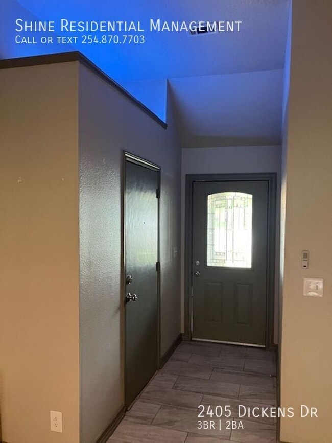 Building Photo - 2405 Dickens Dr