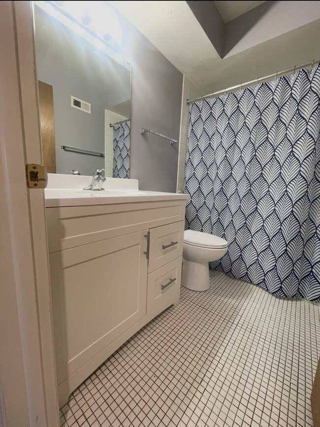 Building Photo - 5501 Carriage Way Dr