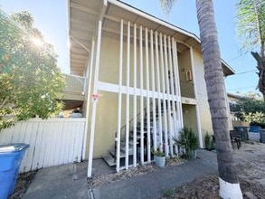 Building Photo - Comfortable 2BD/1BA with water&garbage Included in Santa Rosa