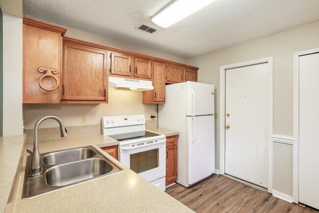 Building Photo - 2232 Alderney Ct