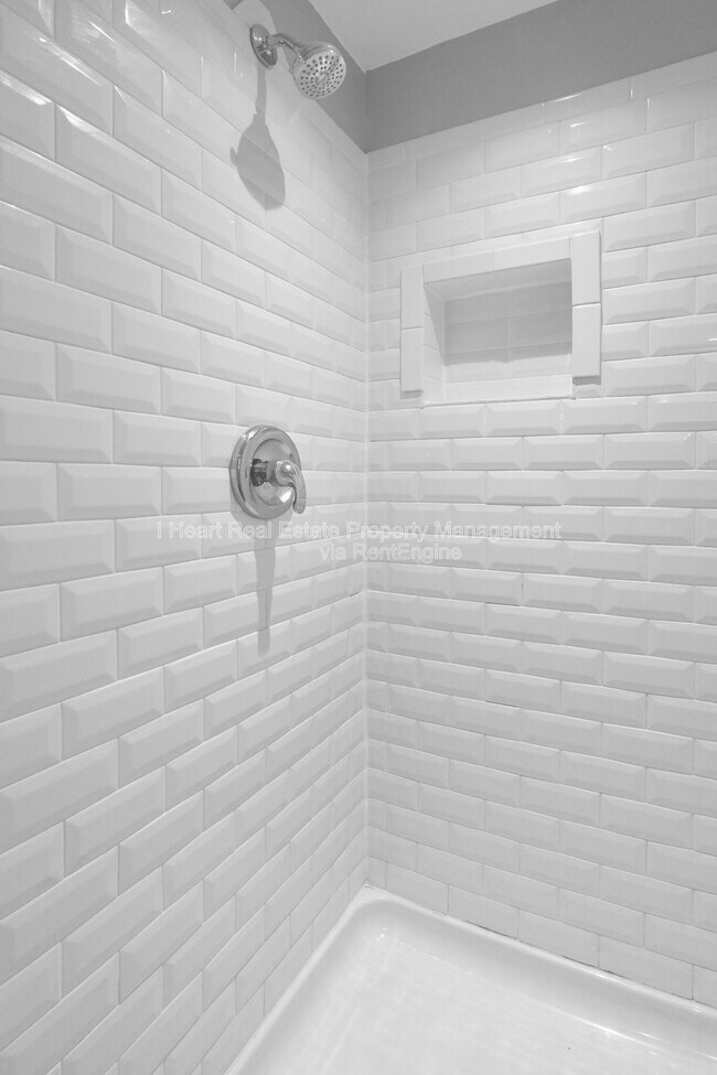 Building Photo - 973 Kelton Ave