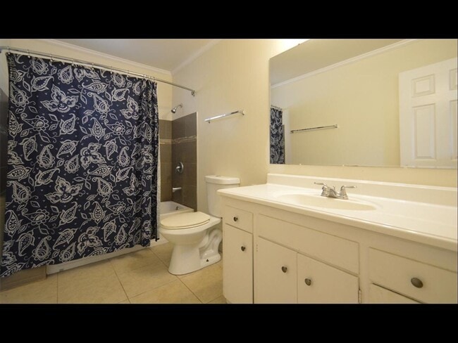 Building Photo - Nicely Remodeled North Fresno 3/1.5