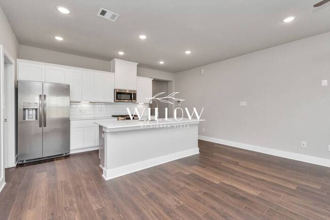 Building Photo - Spacious 4-Bedroom Home – 6 Weeks FREE Rent!