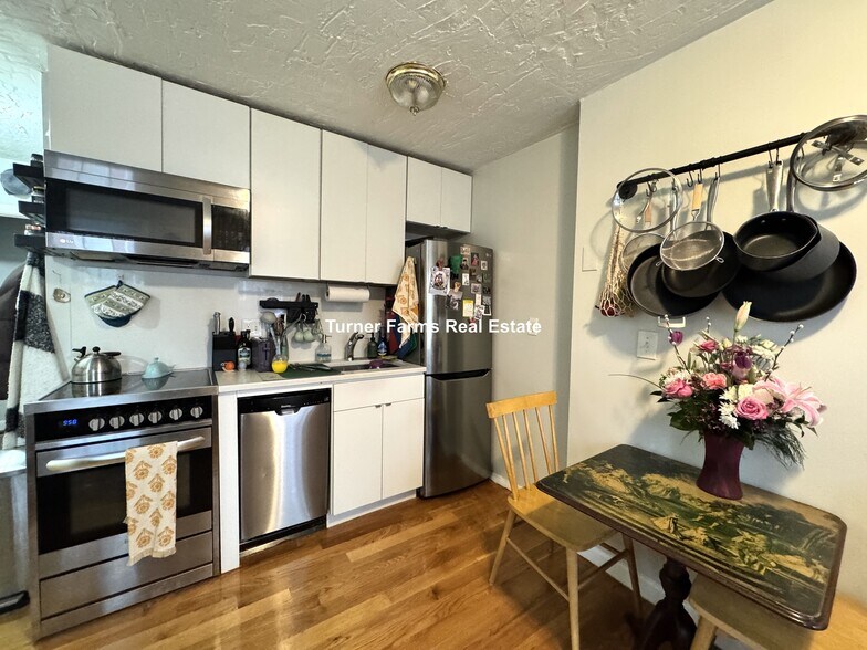 Building Photo - 89A Hudson St