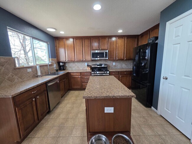 Building Photo - 8807 Silver Glen Dr