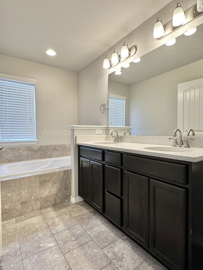 Building Photo - 6039 Jorie Rd