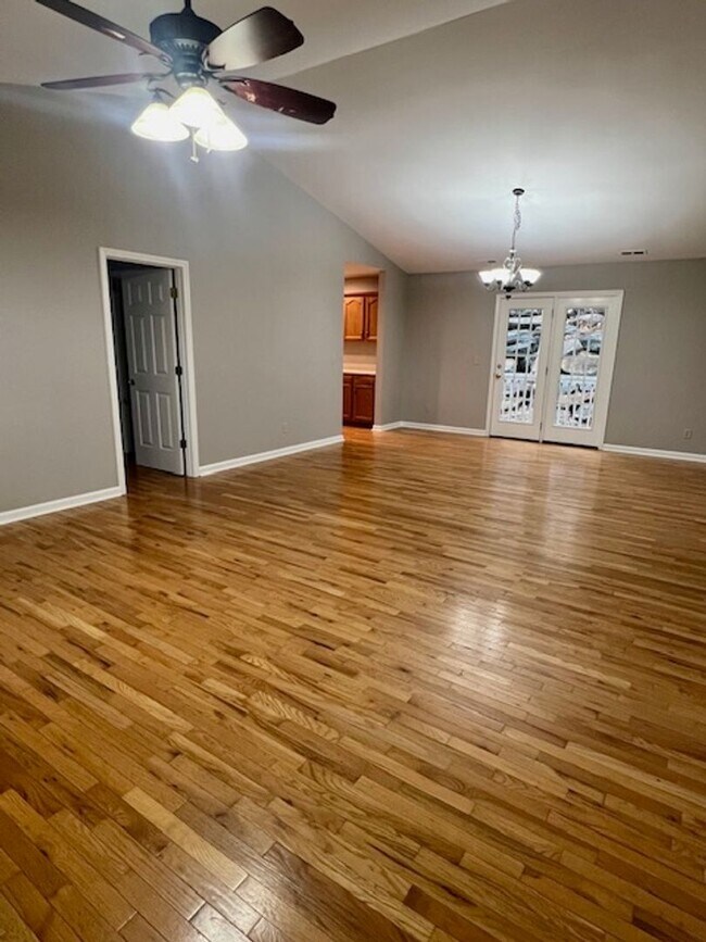 Building Photo - Swannanoa Rental! 6 or 12 month lease options!