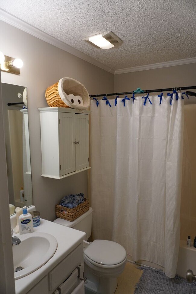 Building Photo - 1515 S Lumpkin St