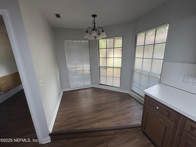 Building Photo - 12723 Longview Dr W